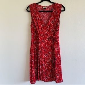 💙 2/15 Universal Thread Red Floral Wrap Dress